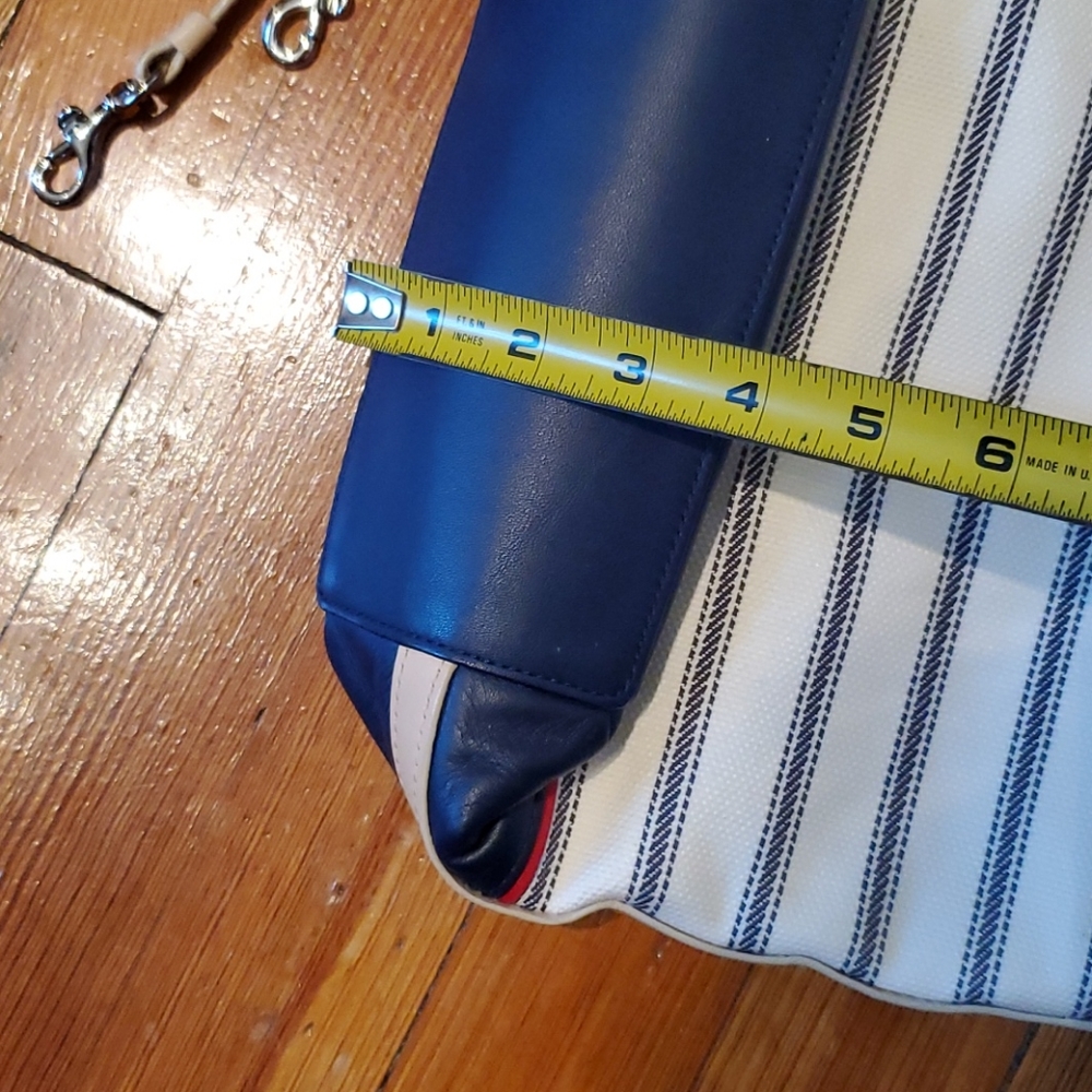 Coach Saint James Crossbody - Picture 15 of 16